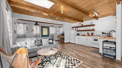 Whether you're looking for your own mountain getaway, a - photo 5