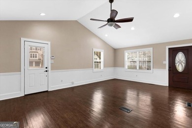 LOCATION, LOCATION, LOCATION! Charming bungalow cottage located - photo 17