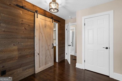 LOCATION, LOCATION, LOCATION! Charming bungalow cottage located - photo 20