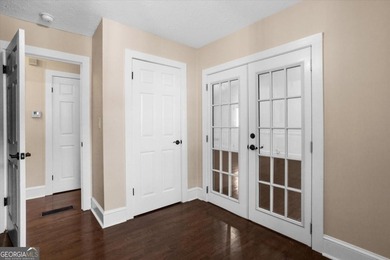 LOCATION, LOCATION, LOCATION! Charming bungalow cottage located - photo 21