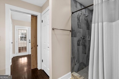 LOCATION, LOCATION, LOCATION! Charming bungalow cottage located - photo 24