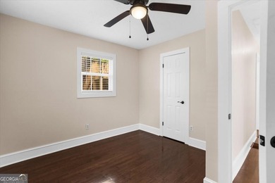 LOCATION, LOCATION, LOCATION! Charming bungalow cottage located - photo 30