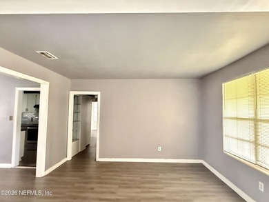 Investor special with endless potential in Jacksonville! Ideally - photo 3