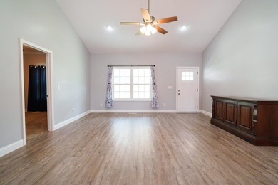 Begin Your New Story Here... Perfect for the first-time buyer - photo 8