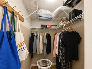 Welcome to this charming 1-bedroom, 1.5-bathroom corner - photo 9