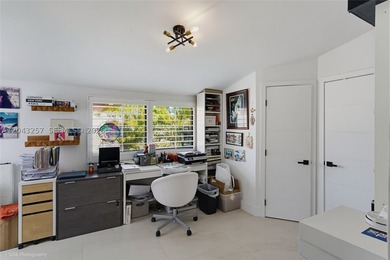 Welcome to this beautifully appointed 3-bedroom, 3-bathroom home - photo 8
