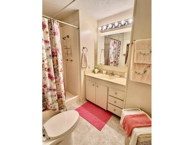 Welcome to this charming three-bedroom, two-bathroom mobile home - photo 10