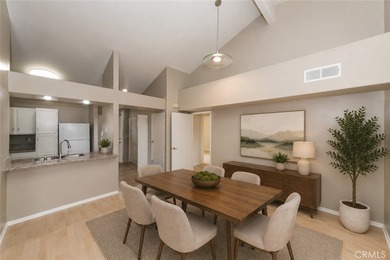 Beautiful bright, well maintained 3 Bedroom + 2 Bath top level - photo 17