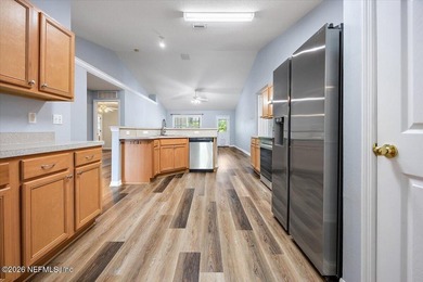 Beautifully maintained and move-in ready 4-bedroom, 3-bath home - photo 9