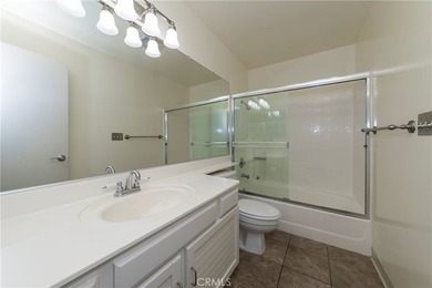 Beautiful bright, well maintained 3 Bedroom + 2 Bath top level - photo 21