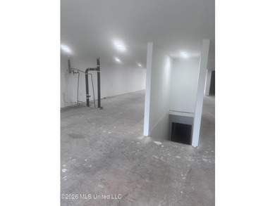 Endless possibilities await in this spacious two-story building - photo 3