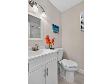 TASTEFULLY UPDATED END-UNIT VILLA WITH A BRAND NEW 2024 ROOF! - photo 18