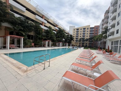 This 2 Bedroom, 2 bath condo in situaded in the heart of