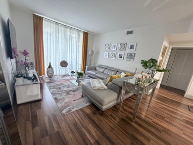 This 2 Bedroom, 2 bath condo in situaded in the heart of