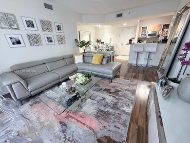 This 2 Bedroom, 2 bath condo in situaded in the heart of