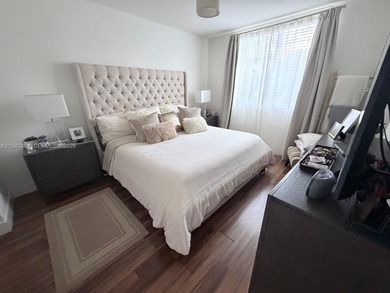 This 2 Bedroom, 2 bath condo in situaded in the heart of