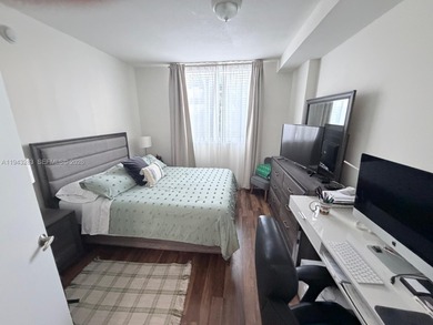 This 2 Bedroom, 2 bath condo in situaded in the heart of