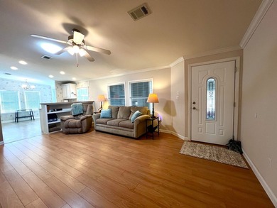 Enjoy easy Florida living in this beautifully maintained 3BR/2BA - photo 4