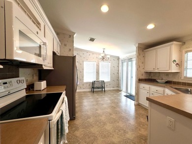 Enjoy easy Florida living in this beautifully maintained 3BR/2BA - photo 5
