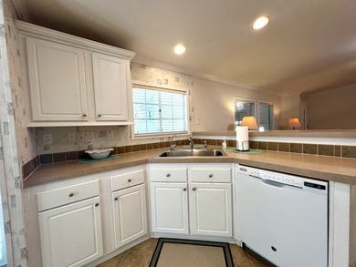 Enjoy easy Florida living in this beautifully maintained 3BR/2BA - photo 8