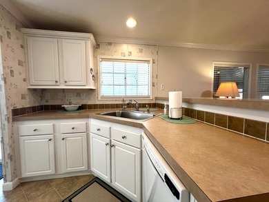 Enjoy easy Florida living in this beautifully maintained 3BR/2BA - photo 9