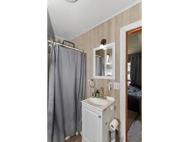 This four-bedroom, three-bath, 2,994-square-foot split level - photo 14