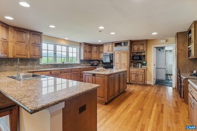 Situated at the foothills of the Blue Ridge Mountains, White - photo 23