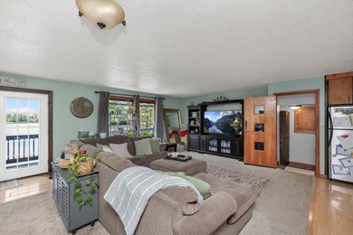 This four-bedroom, three-bath, 2,994-square-foot split level - photo 24