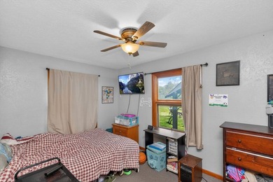 This four-bedroom, three-bath, 2,994-square-foot split level - photo 27