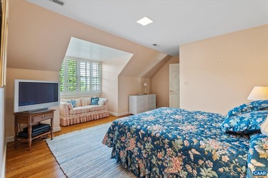 Situated at the foothills of the Blue Ridge Mountains, White - photo 42
