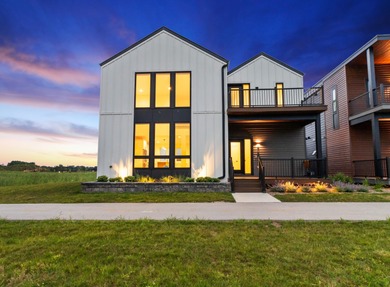 Located in one of Oak Creeks finest communities, this home - photo 2