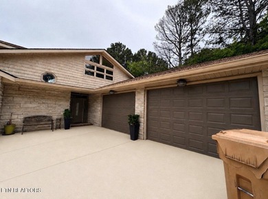 A Masterpiece of Waterfront Living: Experience the pinnacle of - photo 1