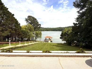 A Masterpiece of Waterfront Living: Experience the pinnacle of - photo 5