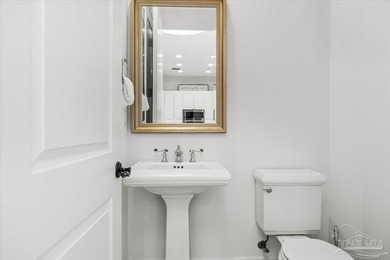 Imagine an EXQUISITE PENTHOUSE whose sweeping vistas stretch - photo 12
