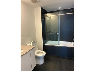 25th Floor 2BD/2BA unit in the heart of the Entertainment