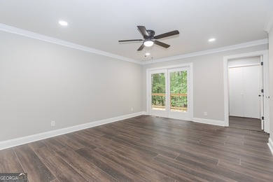 Stunning Renovated Home on Large Private Wooded Lot. 6 Bedrooms - photo 18