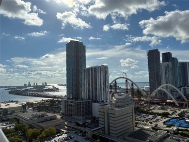 25th Floor 2BD/2BA unit in the heart of the Entertainment