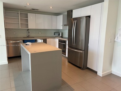 25th Floor 2BD/2BA unit in the heart of the Entertainment