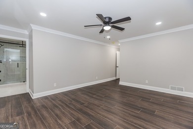 Stunning Renovated Home on Large Private Wooded Lot. 6 Bedrooms - photo 20