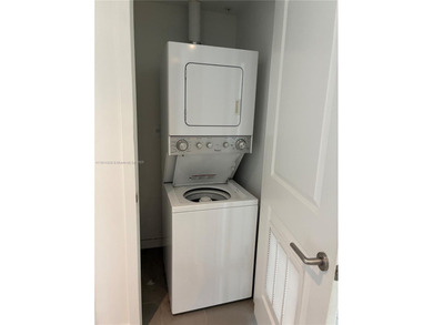 25th Floor 2BD/2BA unit in the heart of the Entertainment