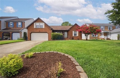 Beautiful ranch in Golf Course Community with no HOA fees. This - photo 2