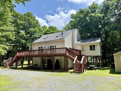 Welcome to your PERFECT GETAWAY Nestled in the HEART of the - photo 1