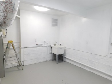 WOW! MORE than 2800 sq/ft of the living area, Spacious tri-level - photo 16
