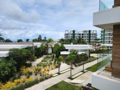 This 2bed 2.5bath condo located on the second floor offers a - photo 1