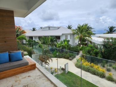 This 2bed 2.5bath condo located on the second floor offers a - photo 3