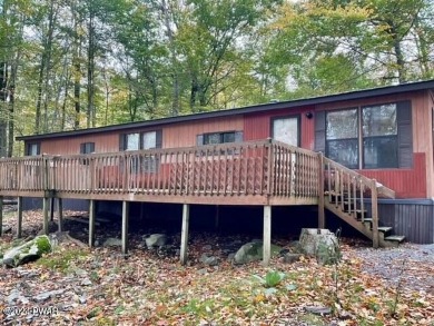 Lake Wallenpaupack Home For Sale in Greentown Pennsylvania