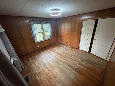 Excellent investment opportunity featuring a 6-bedroom, 3-bath - photo 12