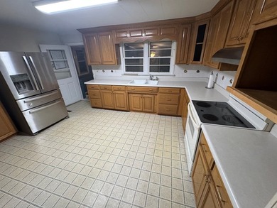 Excellent investment opportunity featuring a 6-bedroom, 3-bath - photo 13
