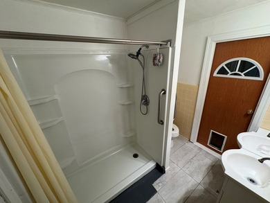 Excellent investment opportunity featuring a 6-bedroom, 3-bath - photo 18