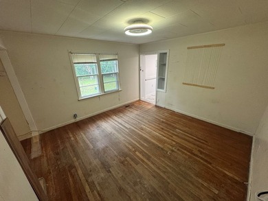 Excellent investment opportunity featuring a 6-bedroom, 3-bath - photo 22